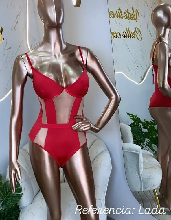 Body rojo · Lada, en maniquí